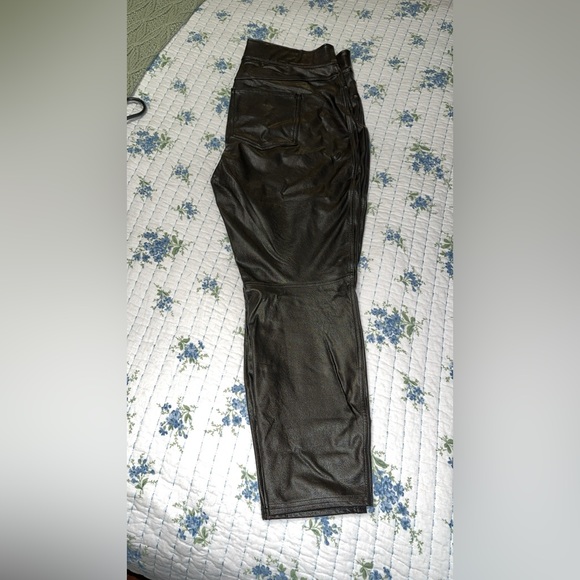 Women’s SPANX brand leather pants - Picture 3 of 4